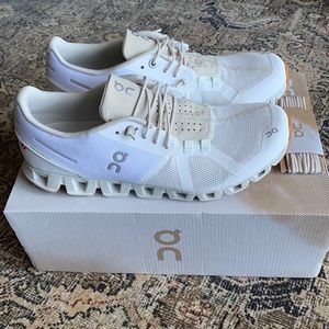 NWOT On Cloud Running Sneakers
